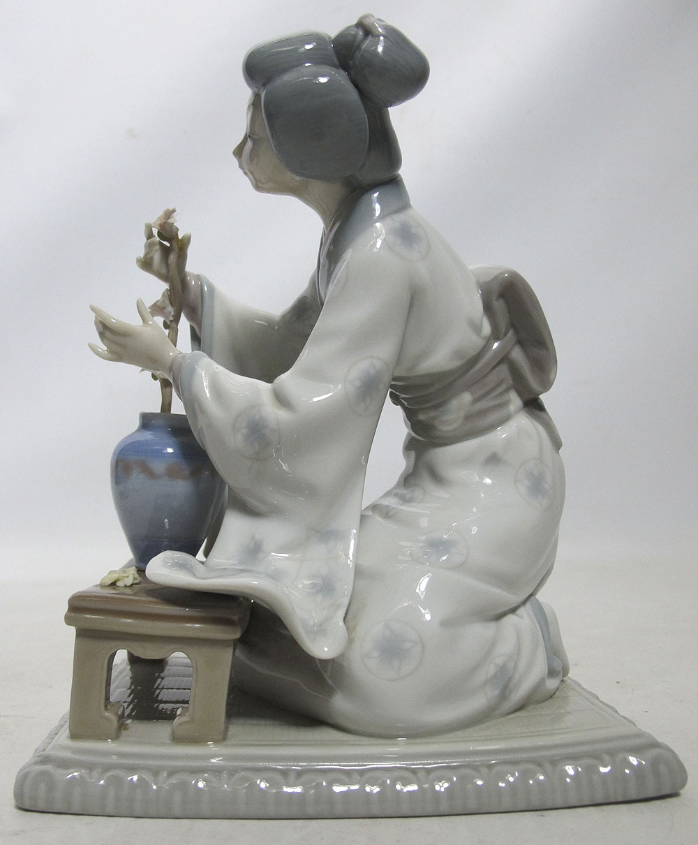 small lladro figurines